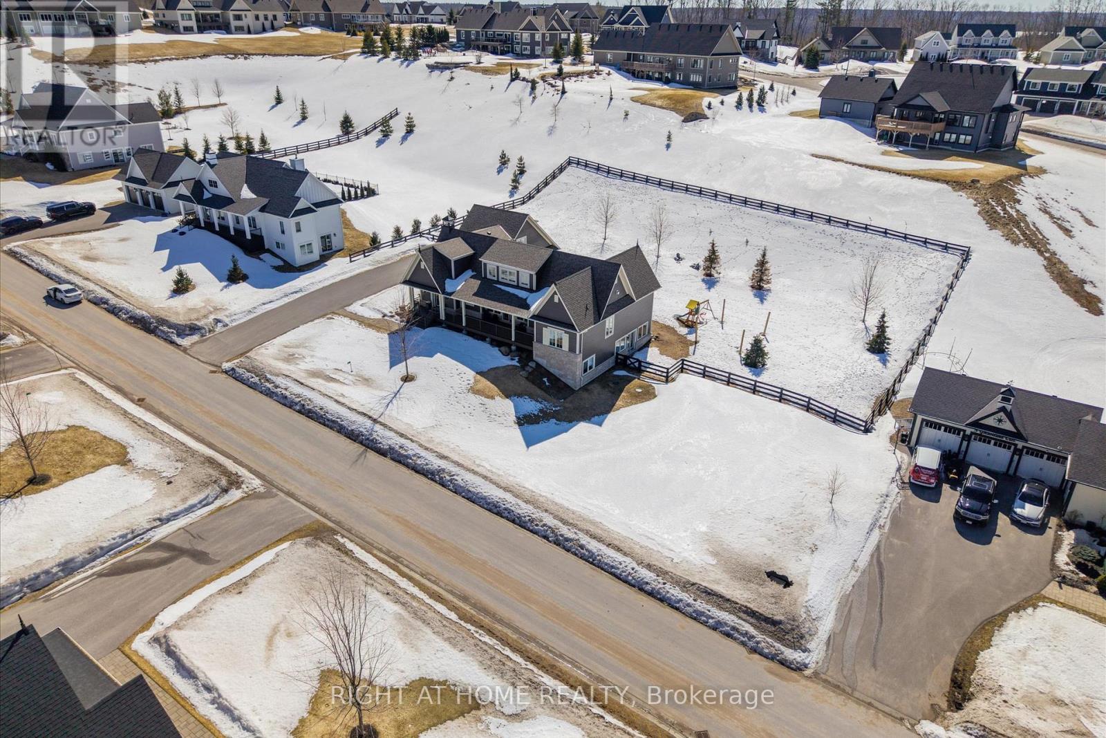 16 GELDERLAND CRESCENT - 46