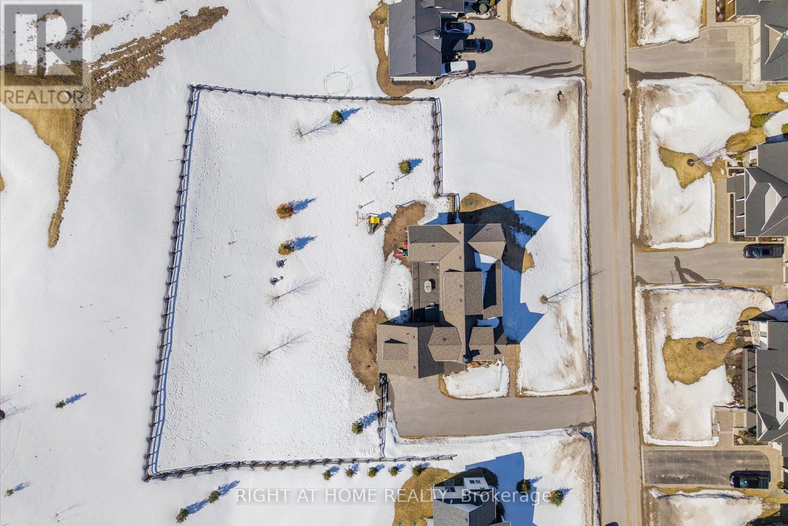 16 GELDERLAND CRESCENT - 47