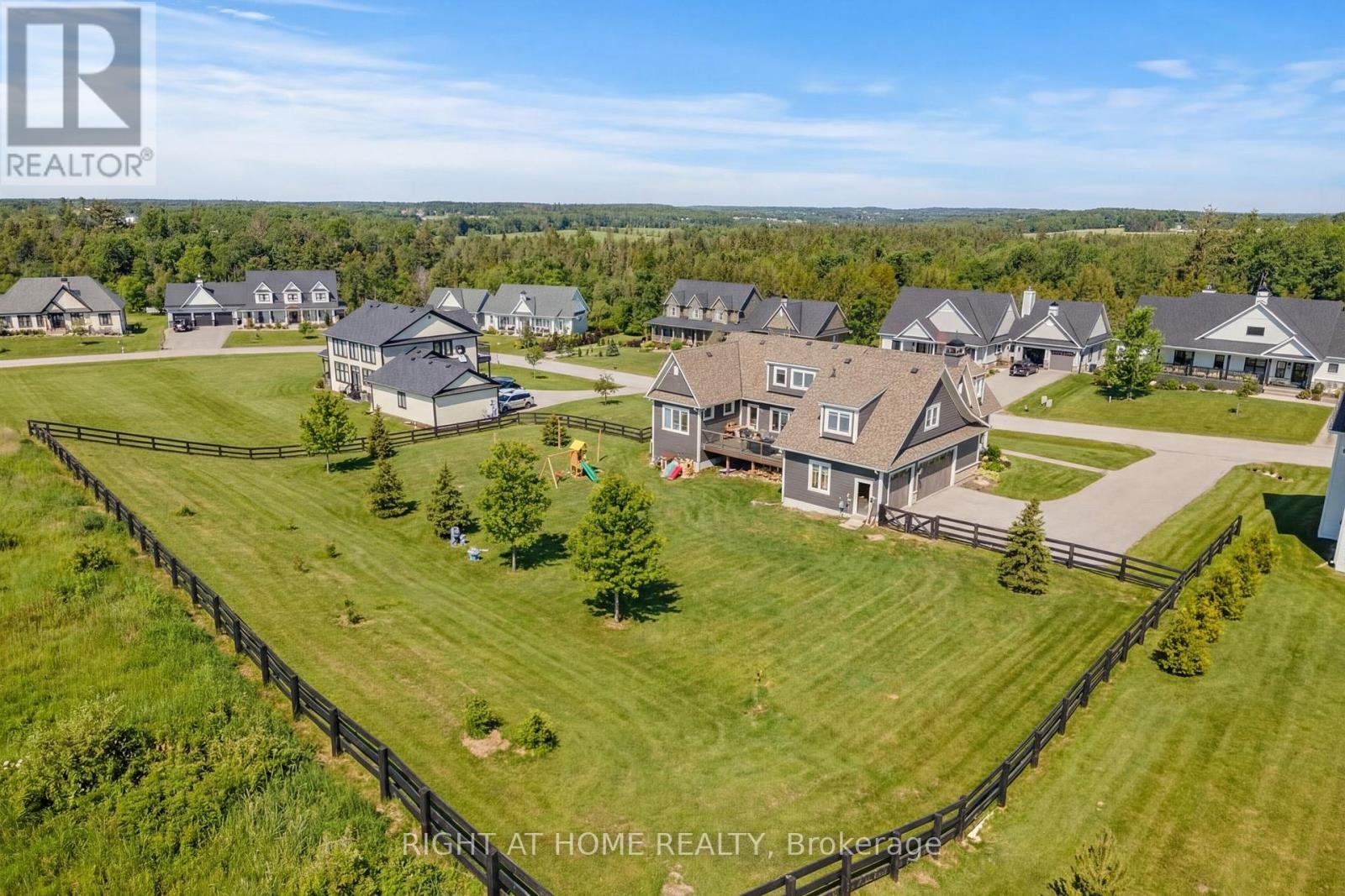 16 GELDERLAND CRESCENT - 49