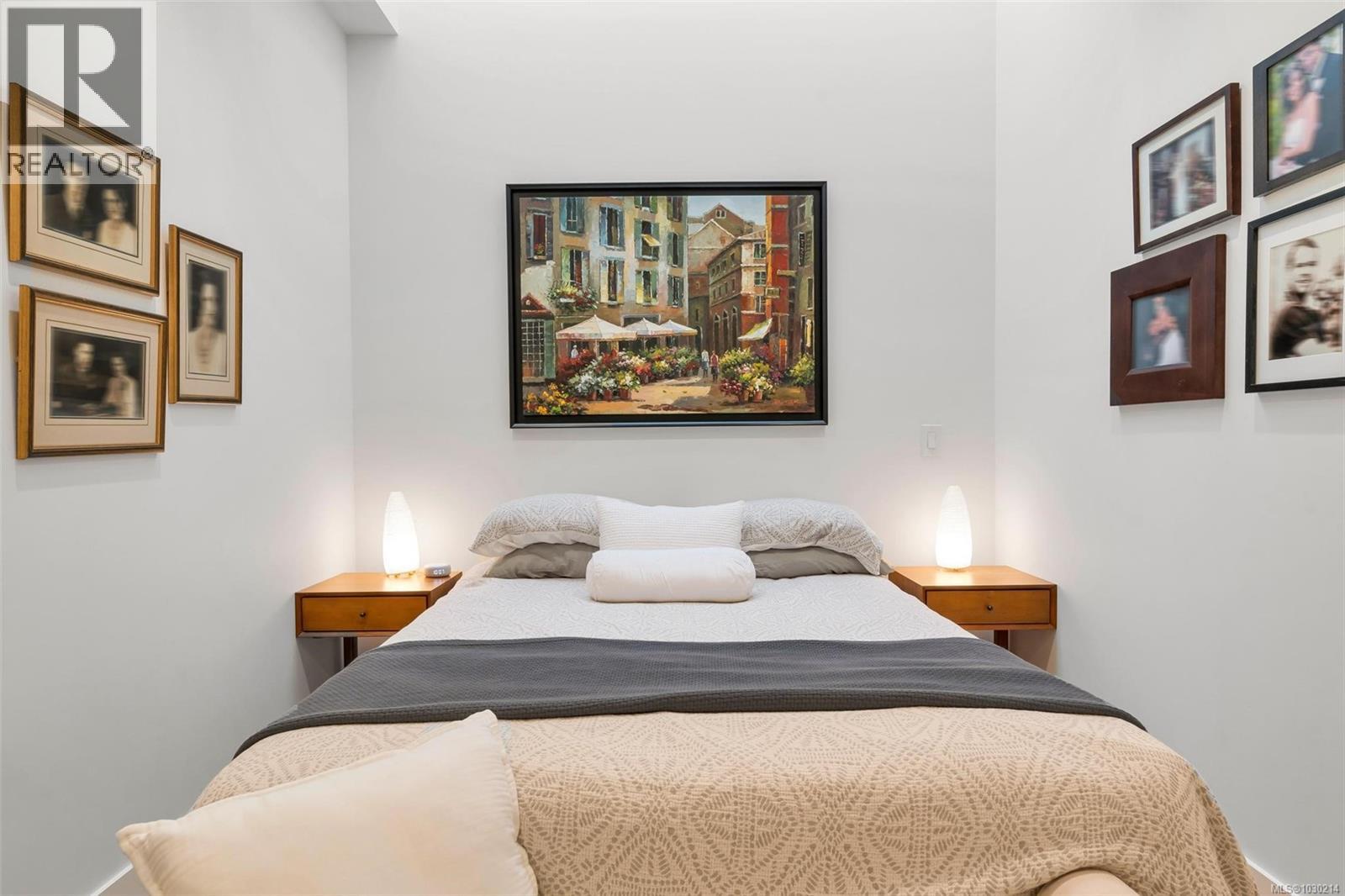 #201 888 GOVERNMENT ST - 24