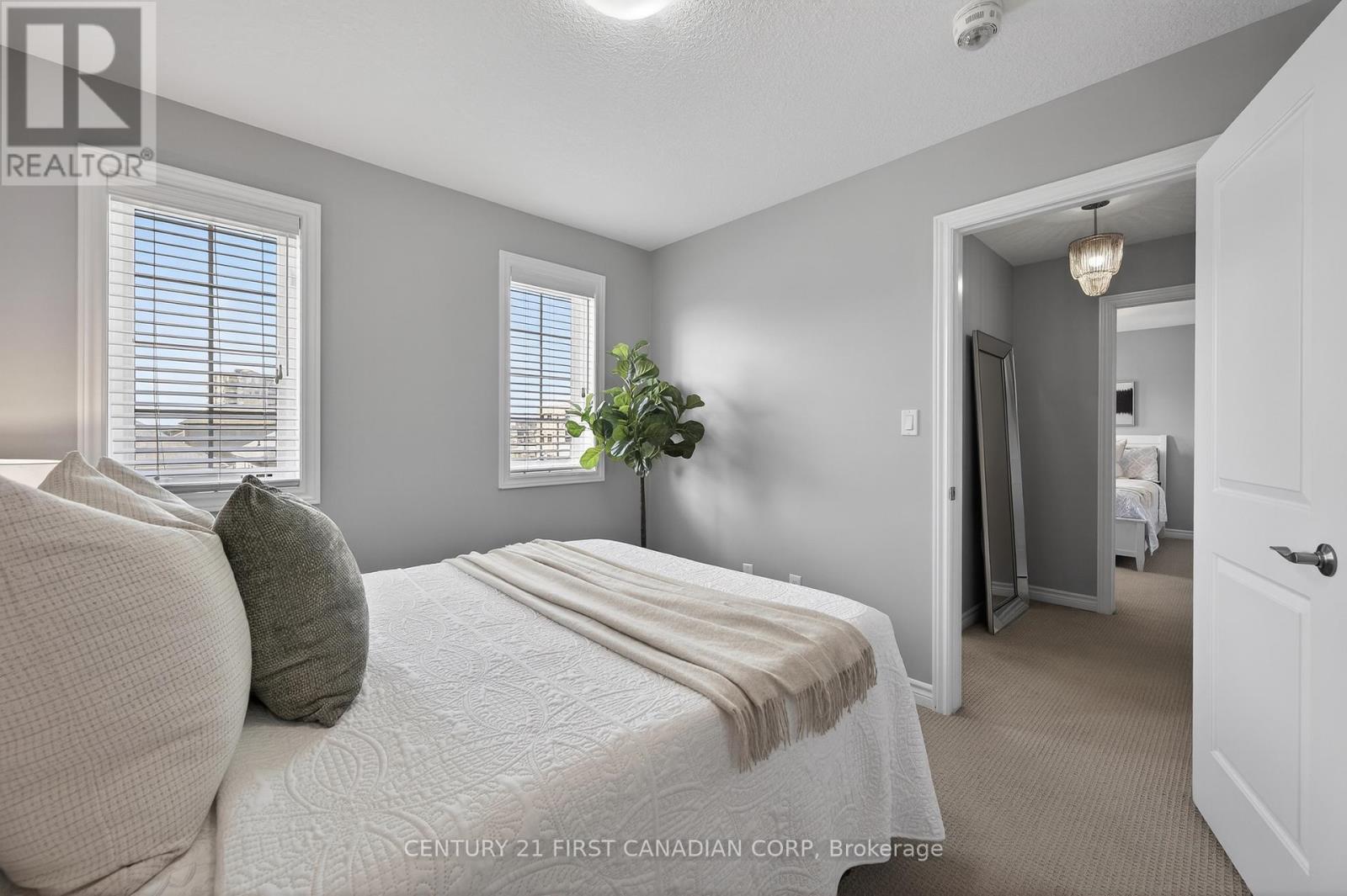 3173 SINGLETON AVENUE Property Photo