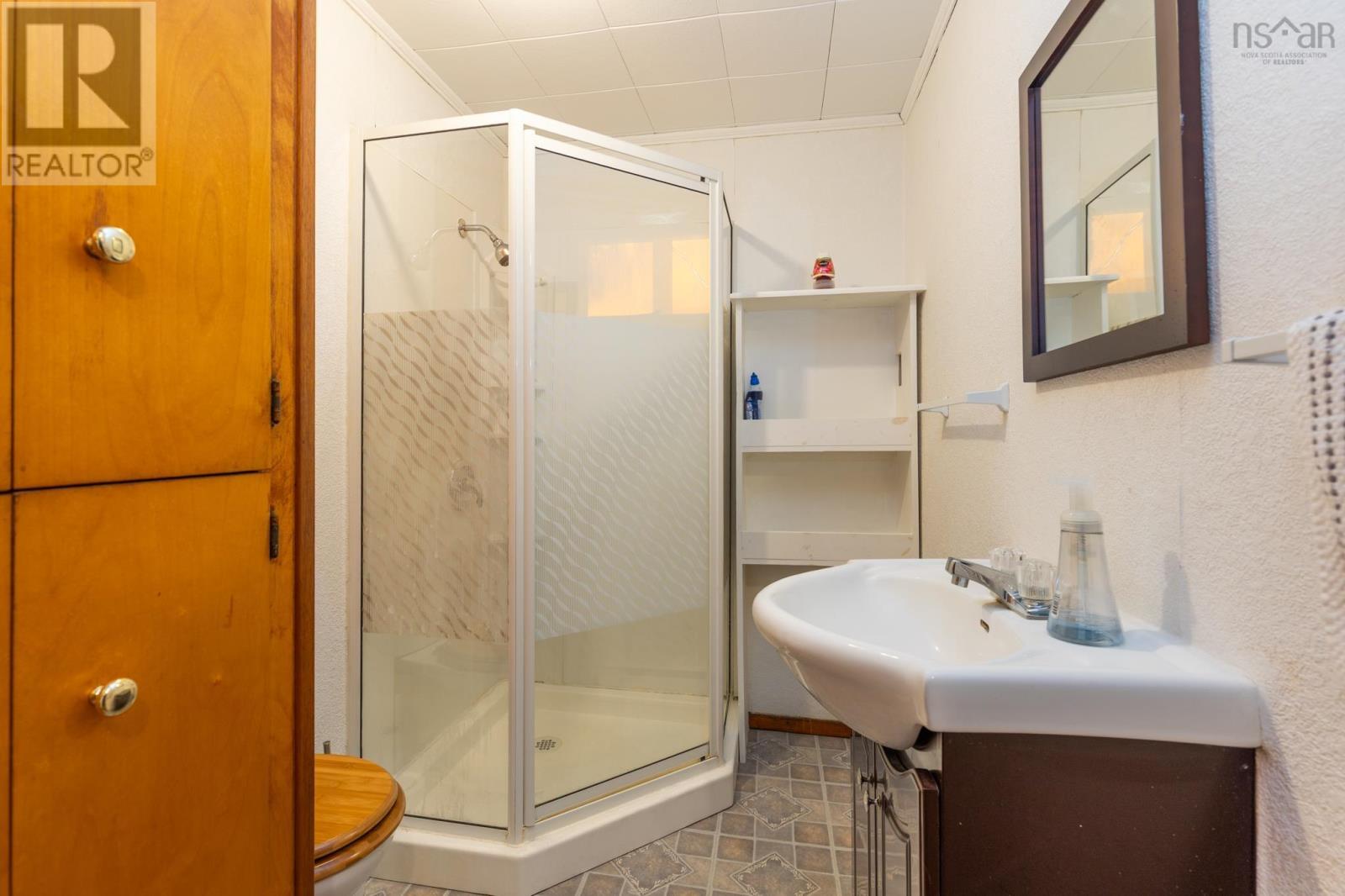 Property 16 of 27 of 2357 Highway 1