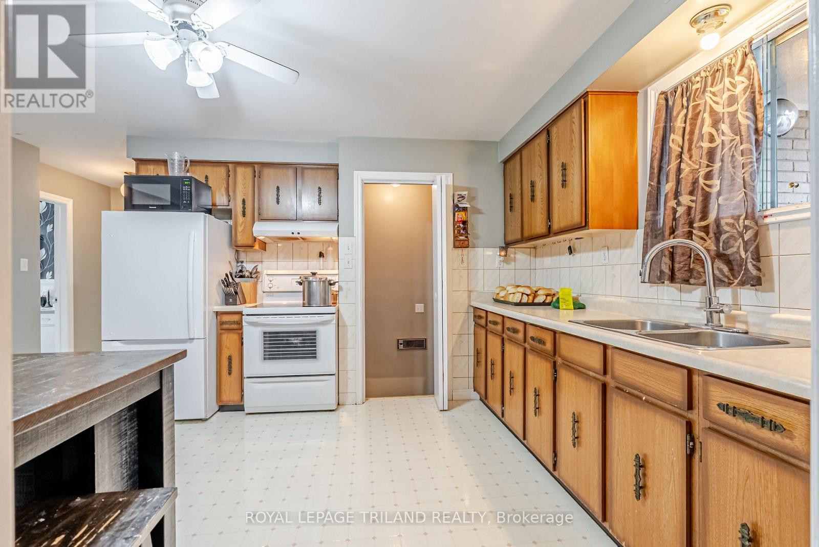 408 JOHN STREET - 18