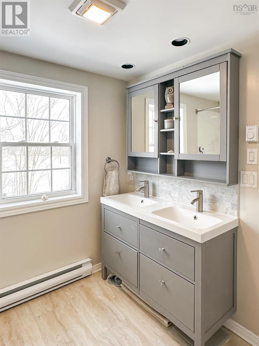 Property 28 of 41 of 567 Canard Street