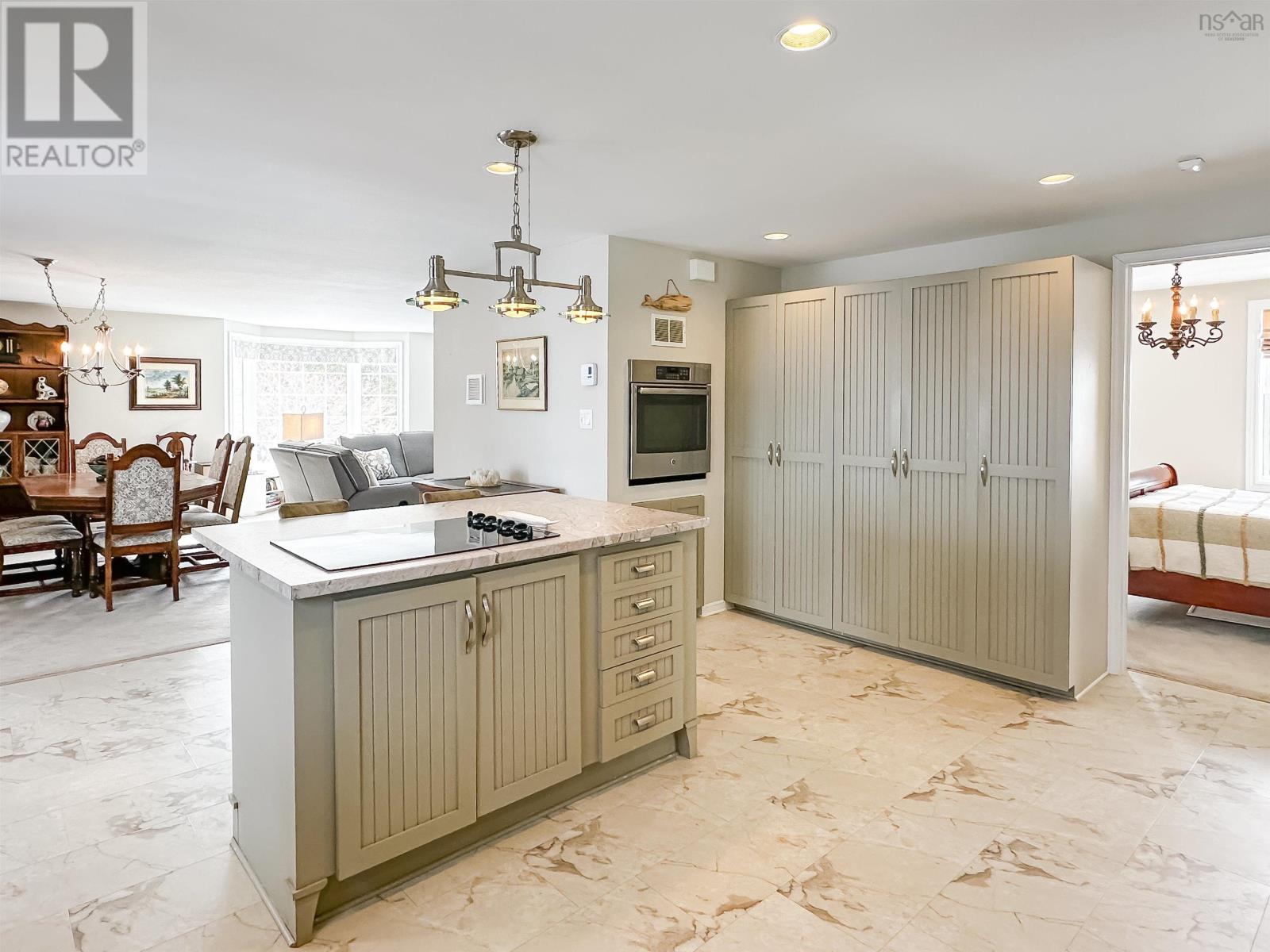 567 CANARD STREET - 3