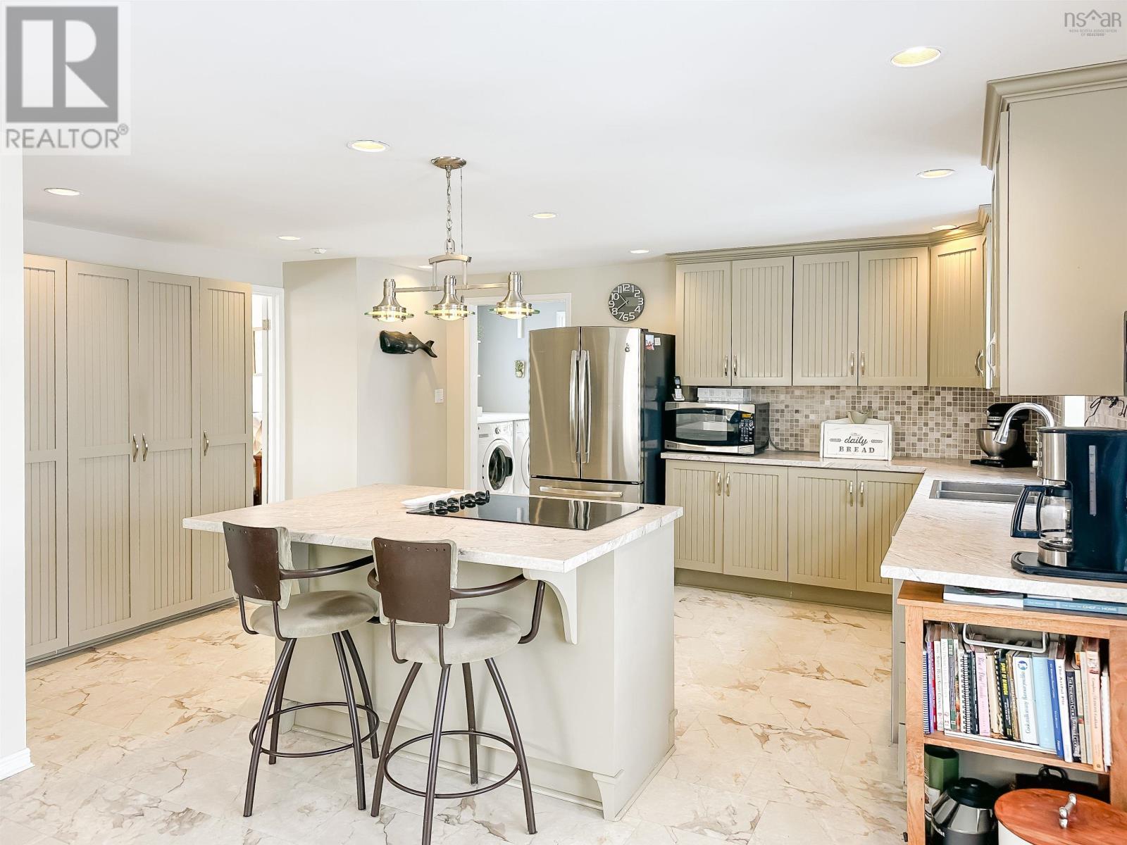 567 CANARD STREET - 7