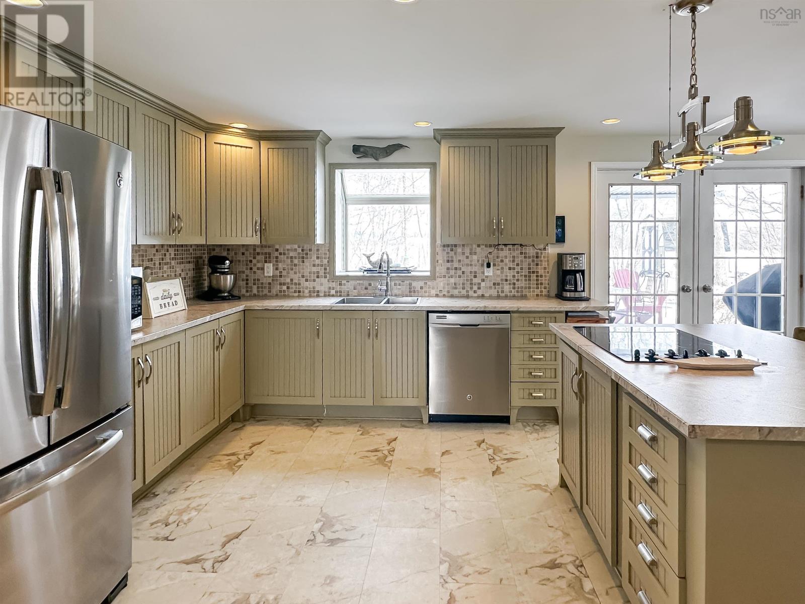 567 CANARD STREET - 6