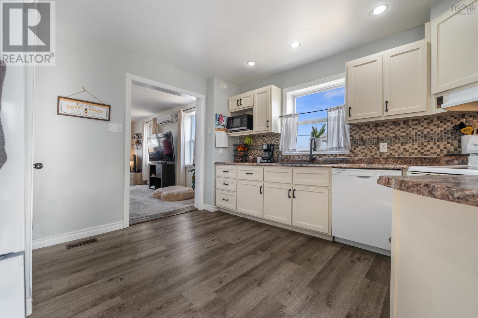 Property 21 of 40 of 6 Thirteenth Street