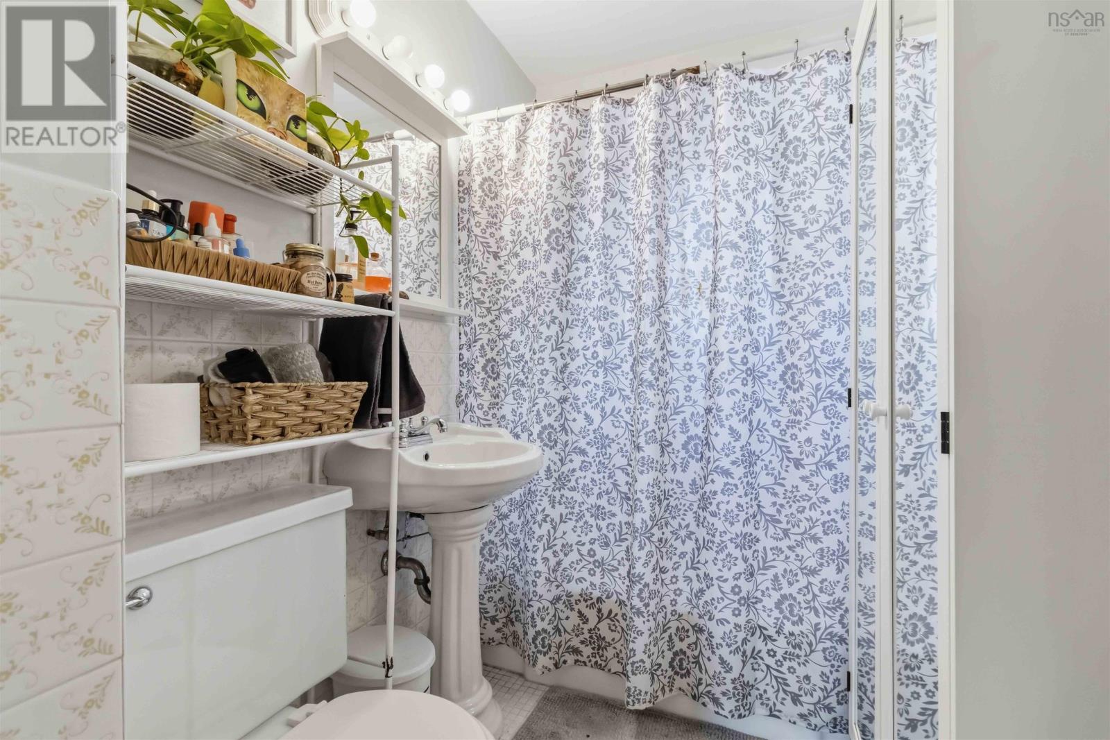 Property 16 of 34 of 12/14 Laurie Street