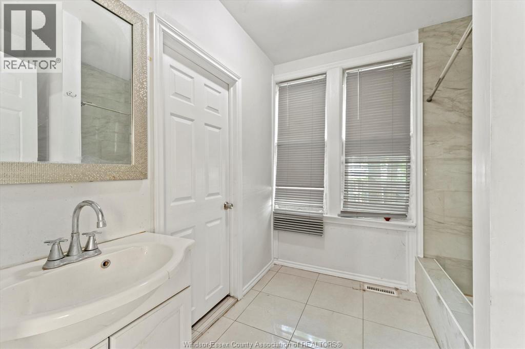 691 WINDERMERE ROAD - 13