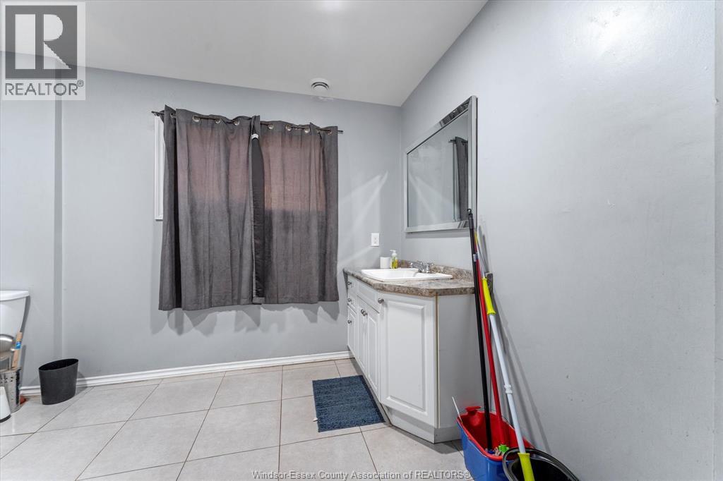 691 WINDERMERE ROAD - 21