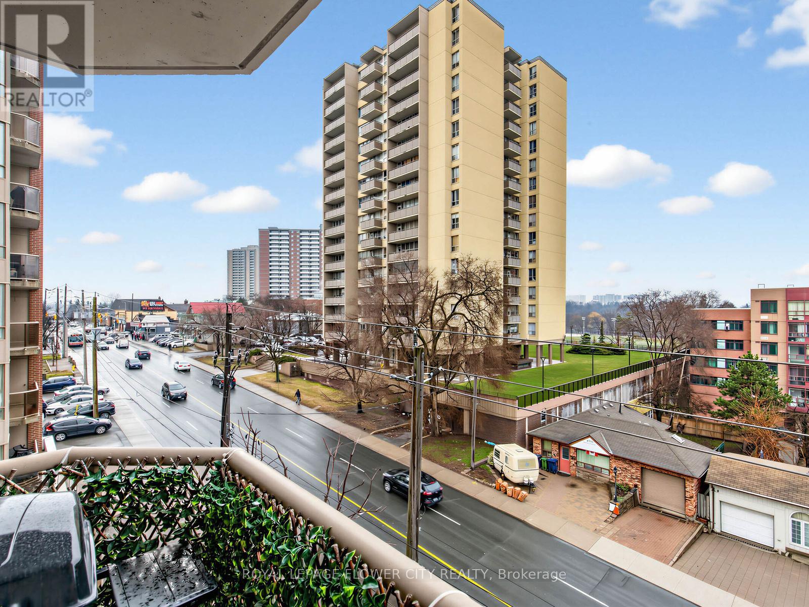 404 - 2088 LAWRENCE AVENUE W