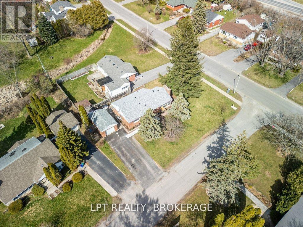 9 ELIZABETH AVENUE,Kingston (West of Sir John A. Blvd),,