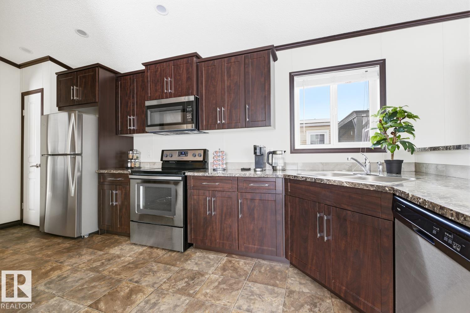 #105 12604 153 AV NW, Edmonton