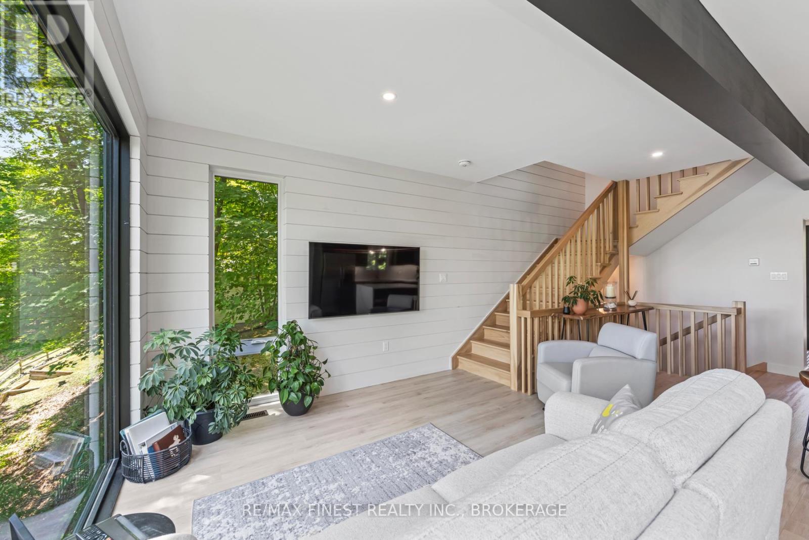 1005 MACDONALD LANE - 17