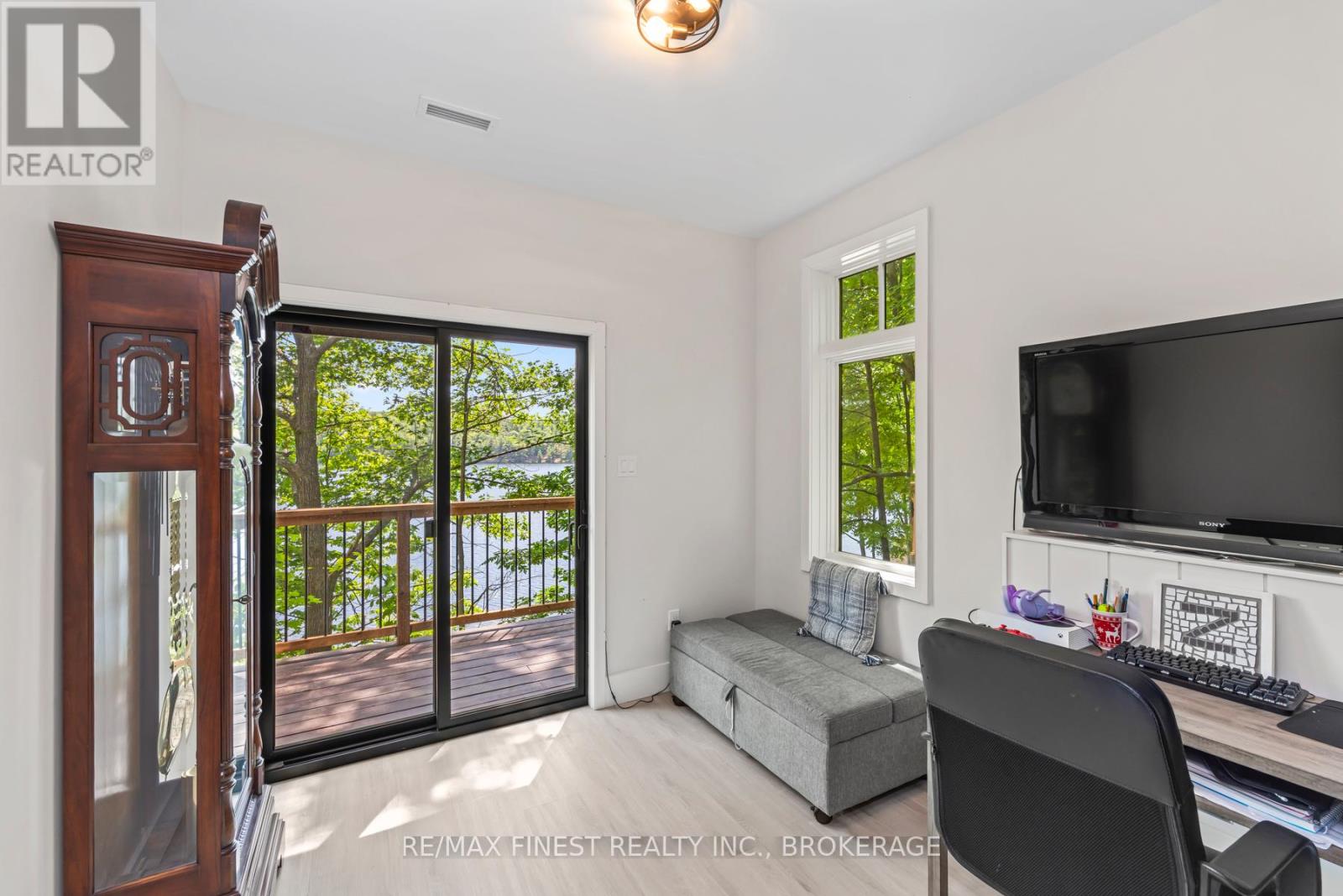 1005 MACDONALD LANE - 34