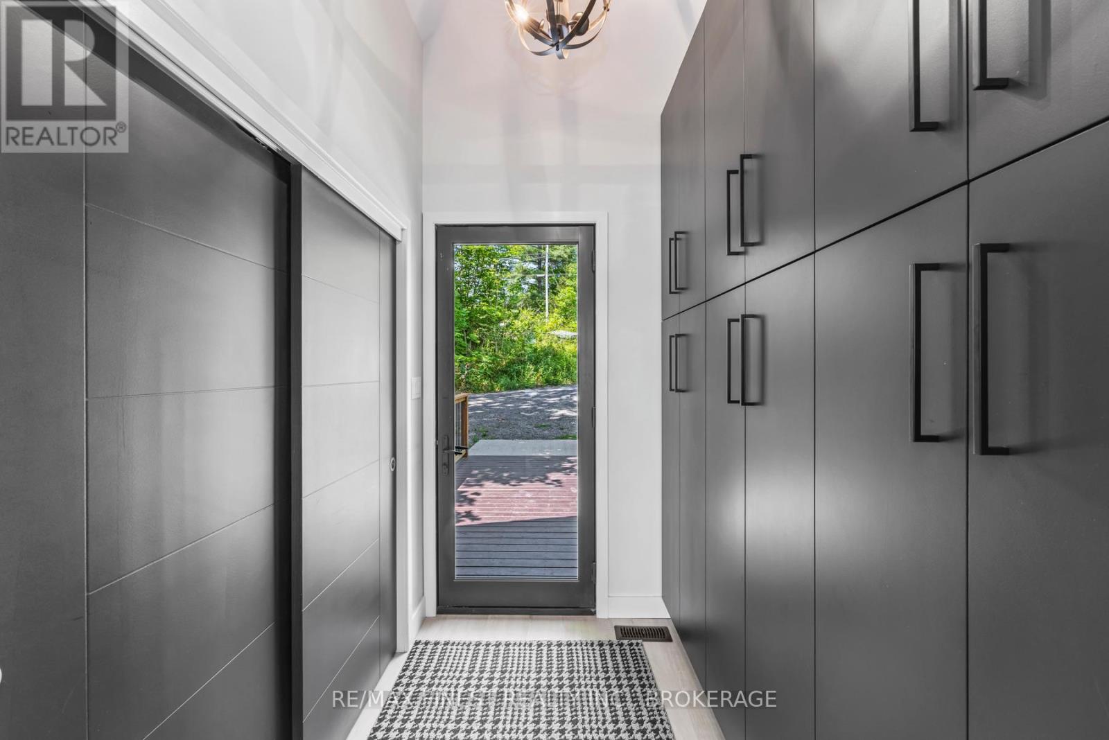1005 MACDONALD LANE - 4
