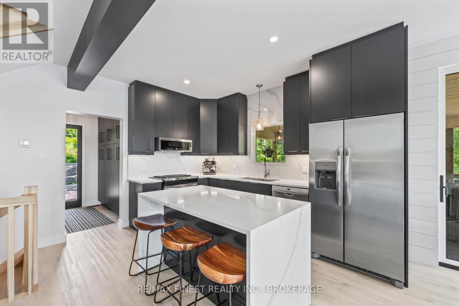 1005 MACDONALD LANE - 7