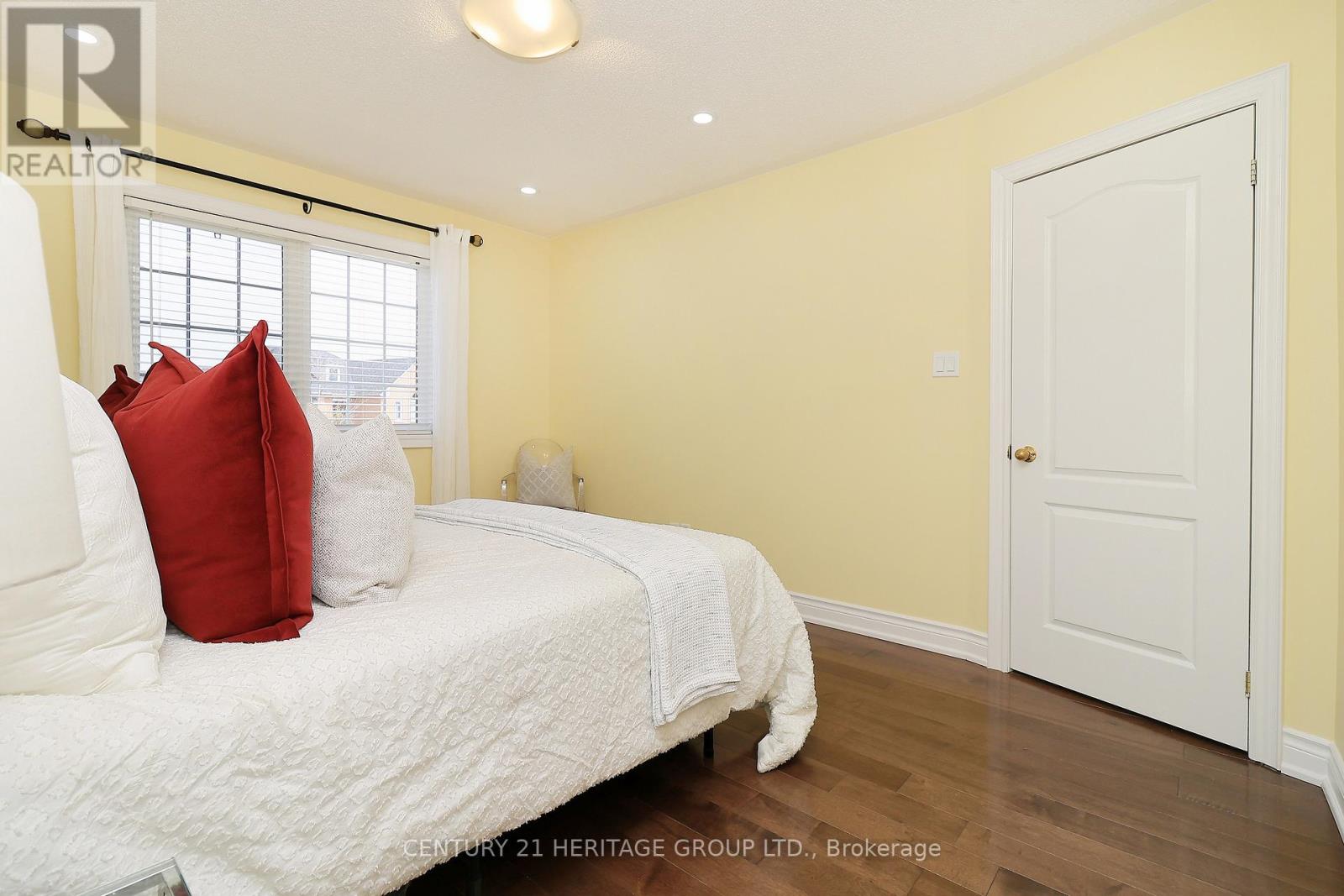 20 TRISH DRIVE - 21