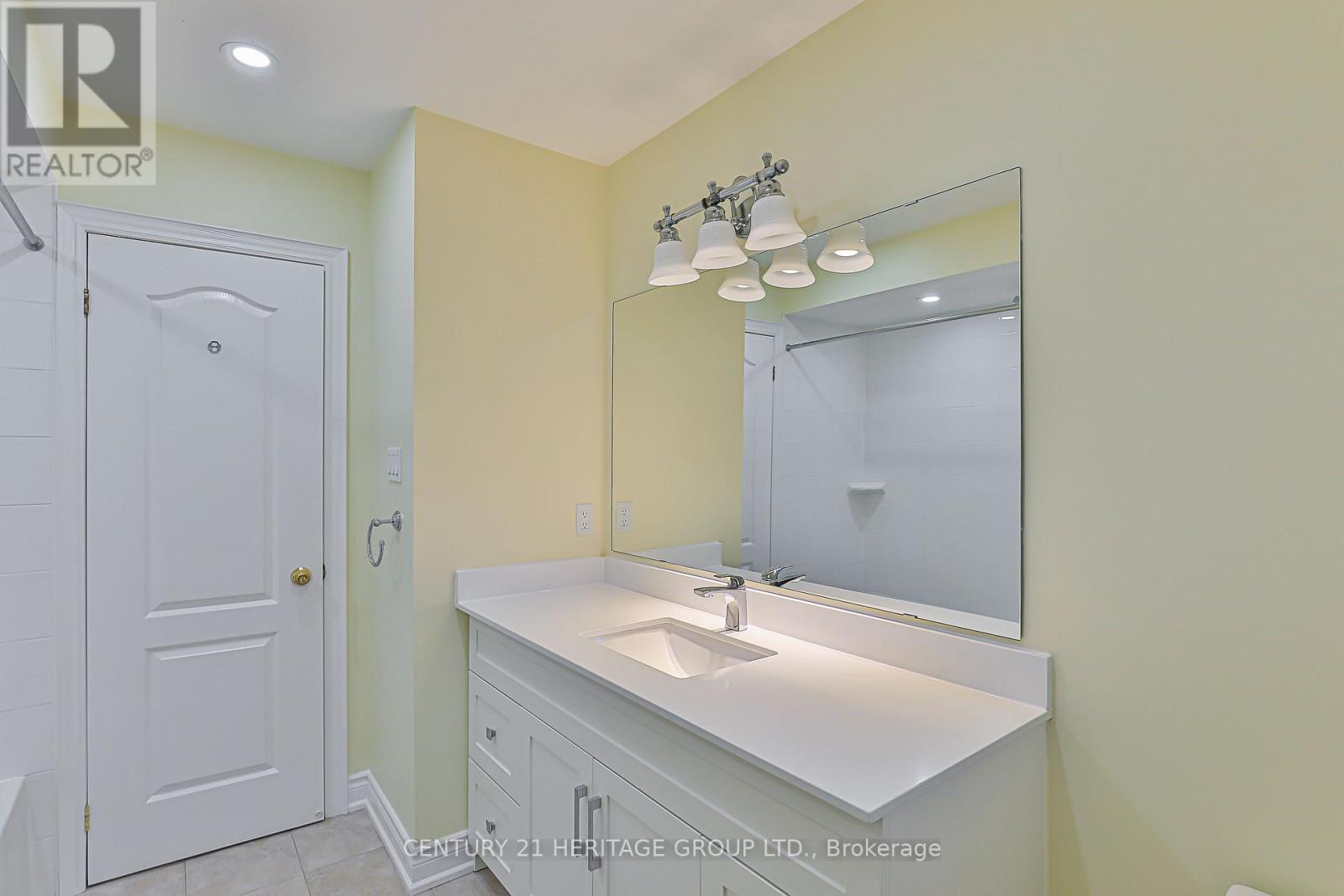 20 TRISH DRIVE - 23