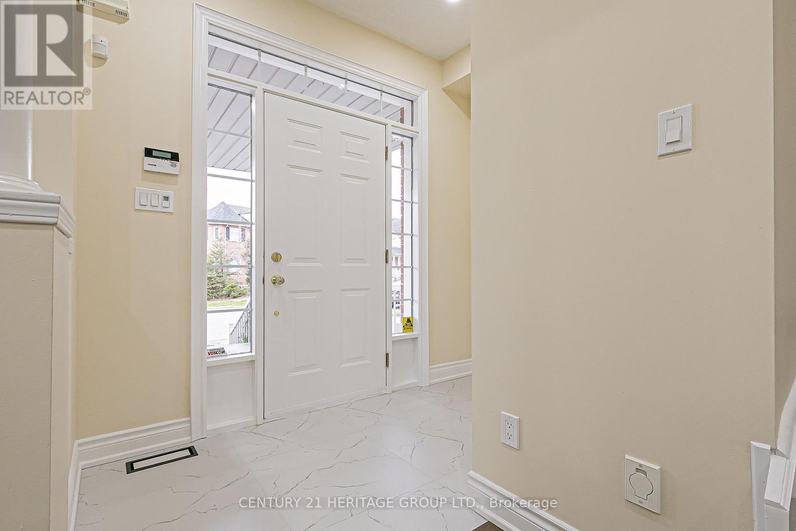 20 TRISH DRIVE - 4