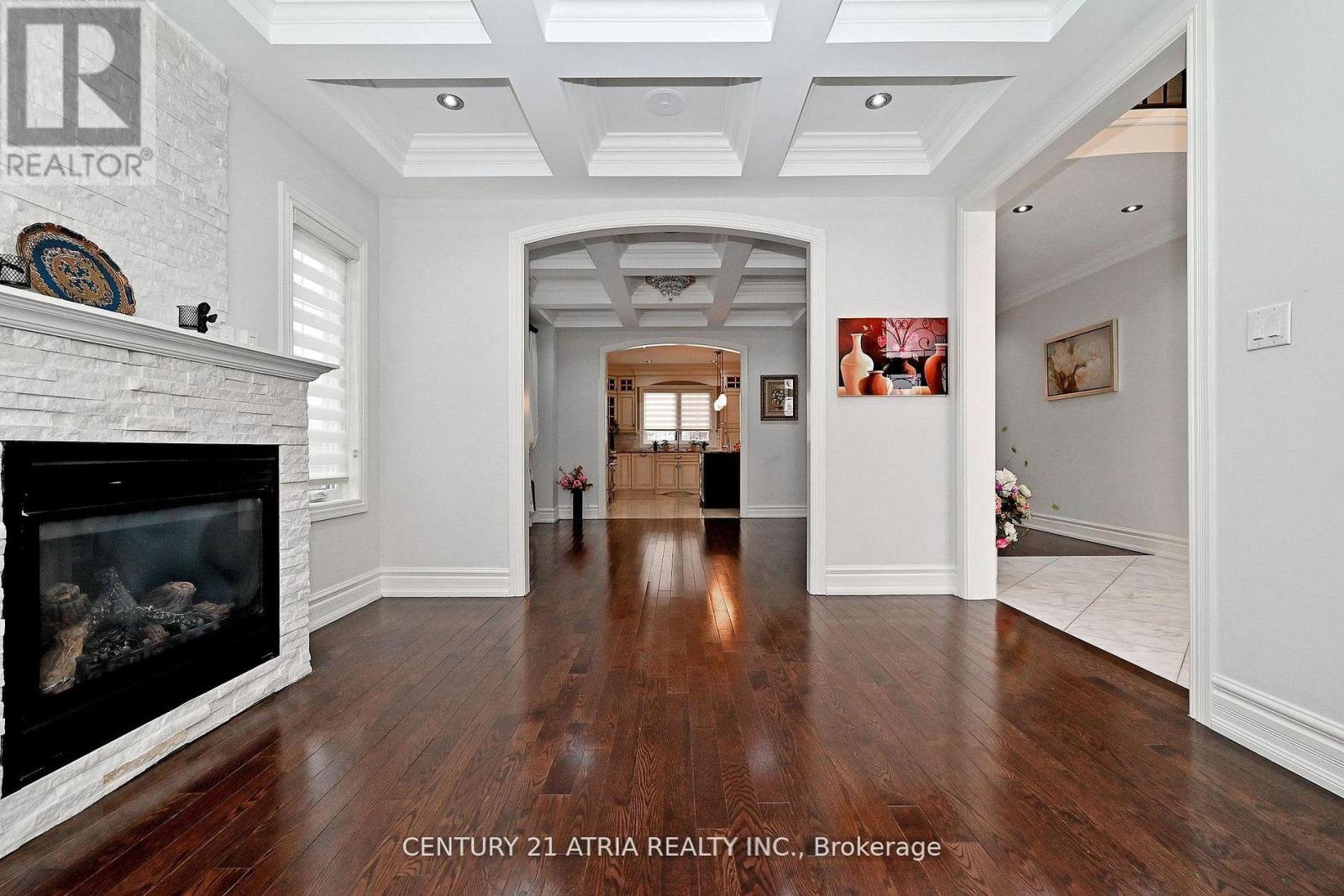 350 QUEEN MARY DRIVE - 14