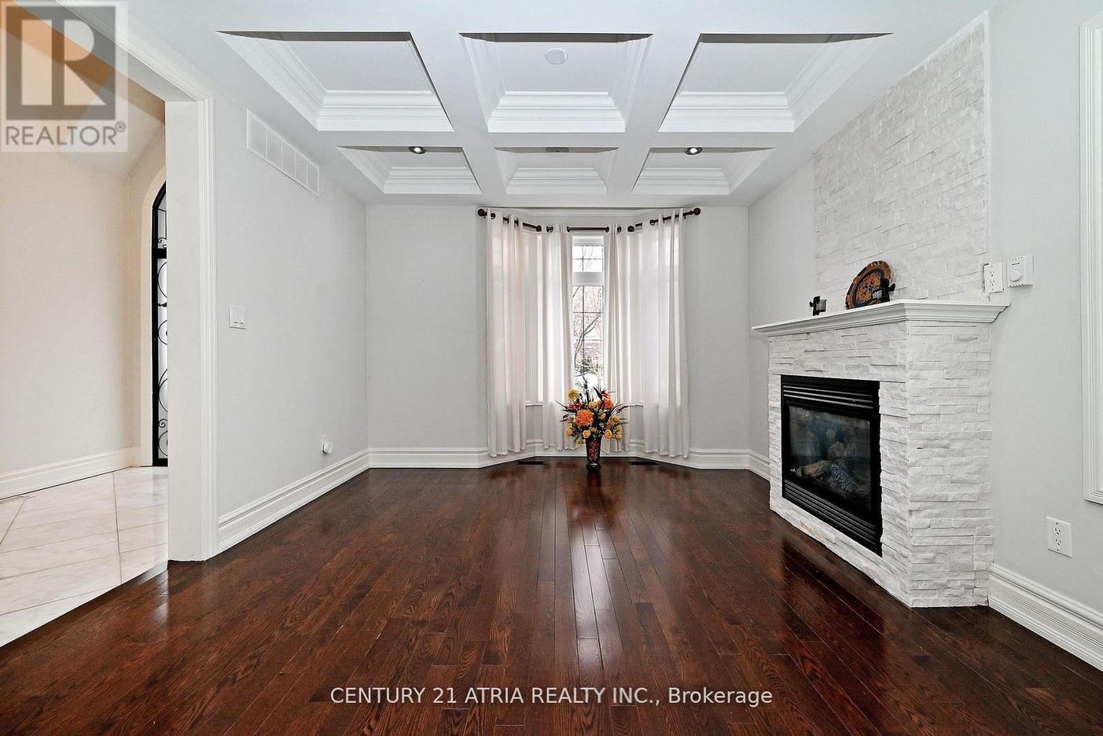 350 QUEEN MARY DRIVE - 16