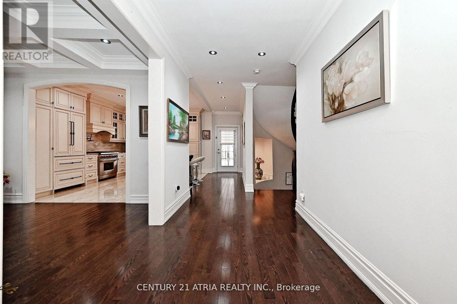 350 QUEEN MARY DRIVE - 20