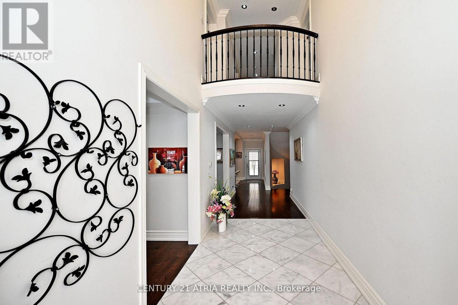350 QUEEN MARY DRIVE - 3
