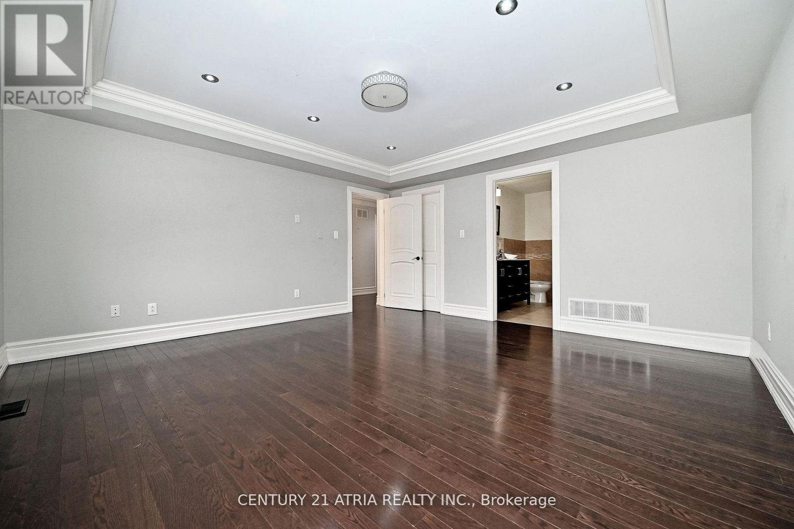 350 QUEEN MARY DRIVE - 37