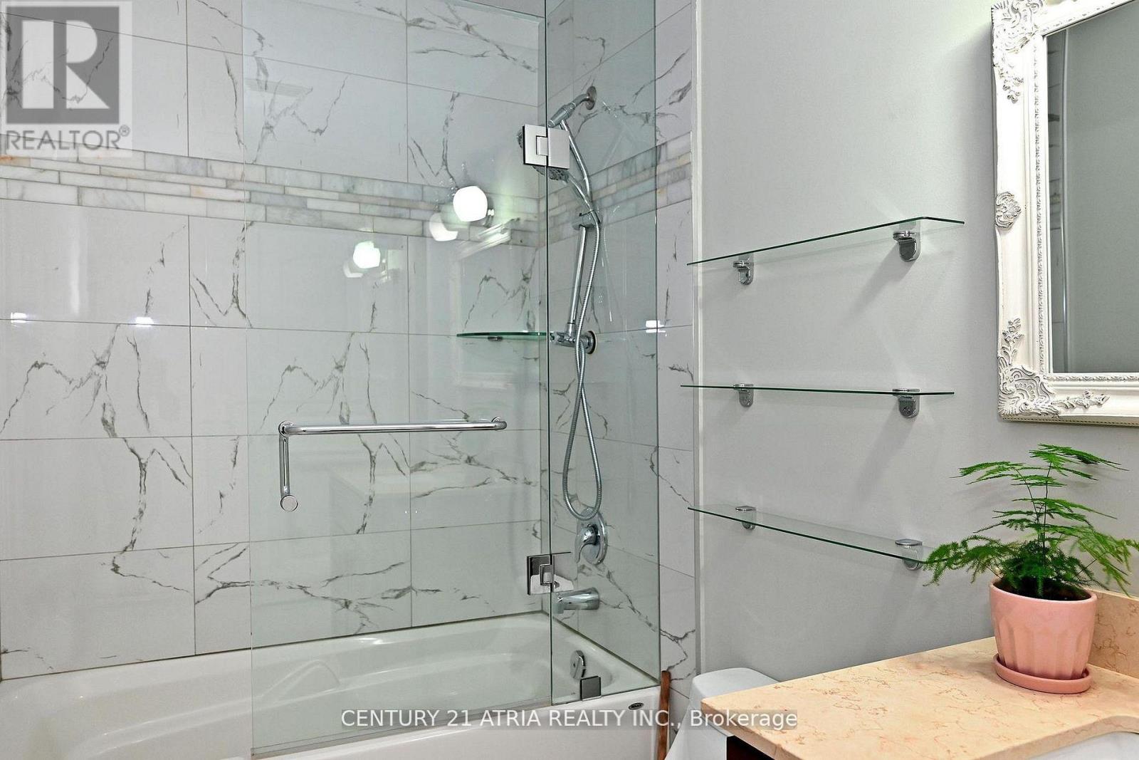 350 QUEEN MARY DRIVE - 38
