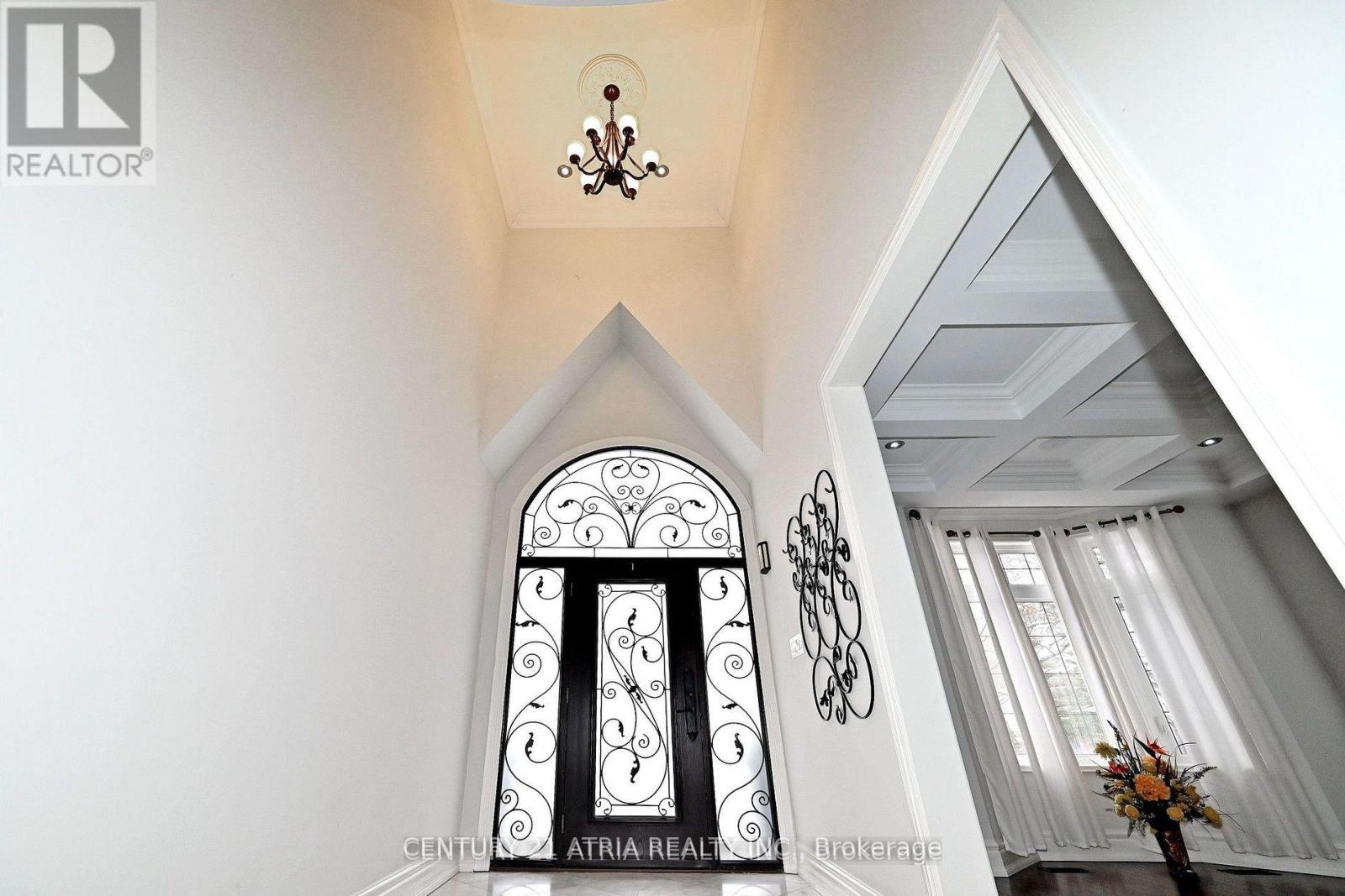 350 QUEEN MARY DRIVE - 4