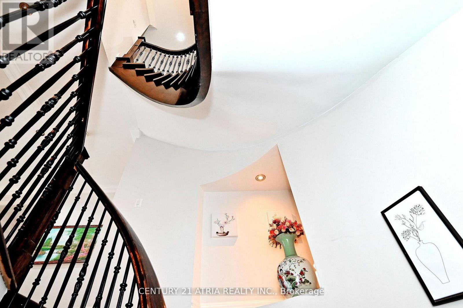 350 QUEEN MARY DRIVE - 40