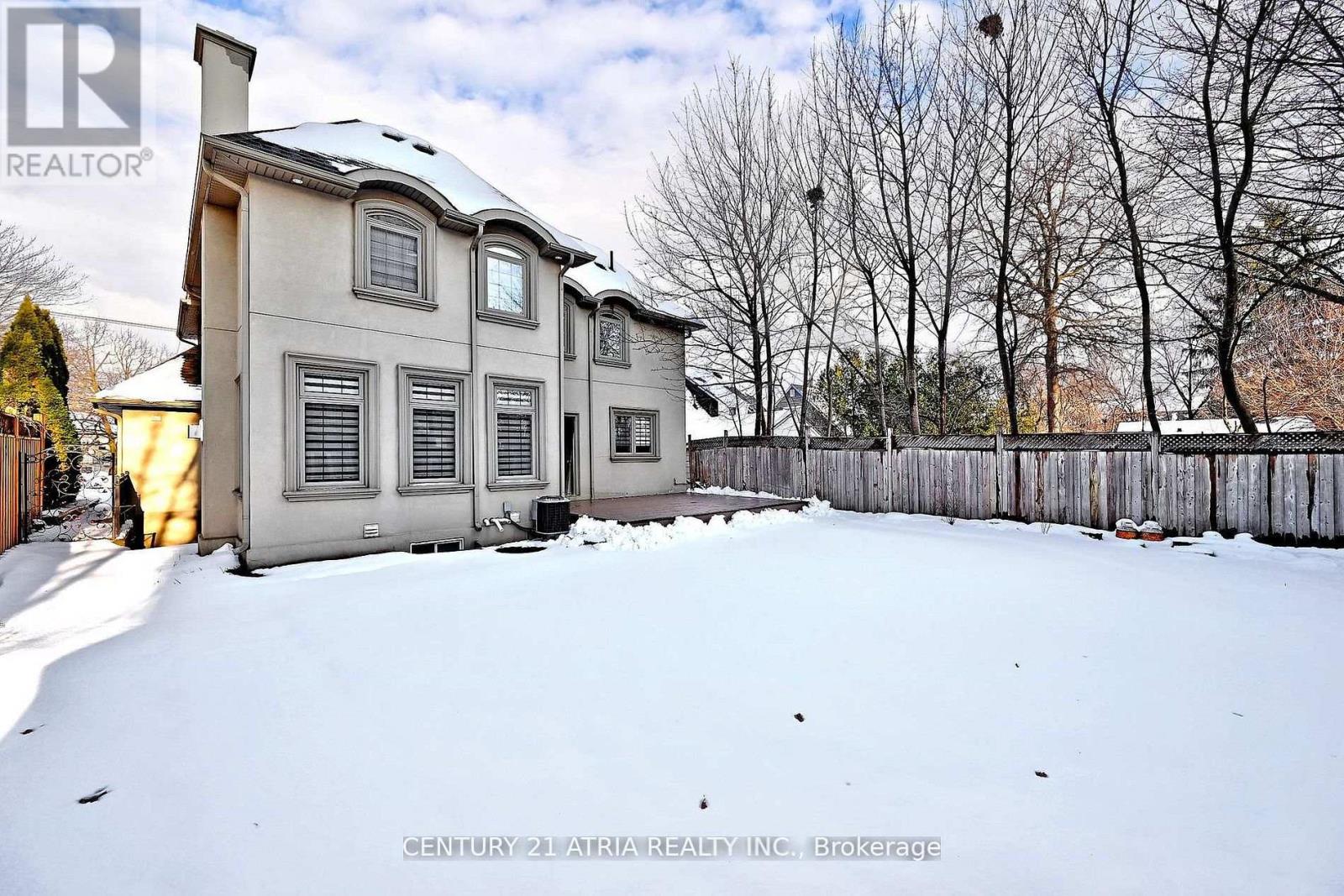 350 QUEEN MARY DRIVE - 43