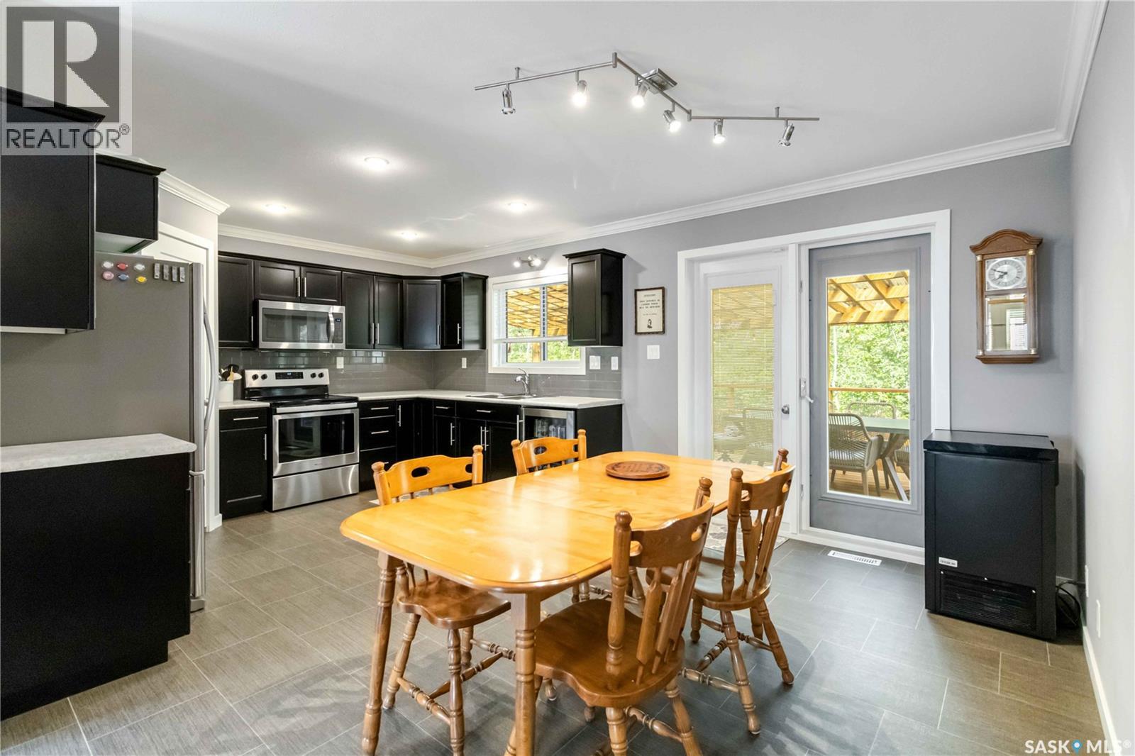 108 SUNRISE CRESCENT - 8