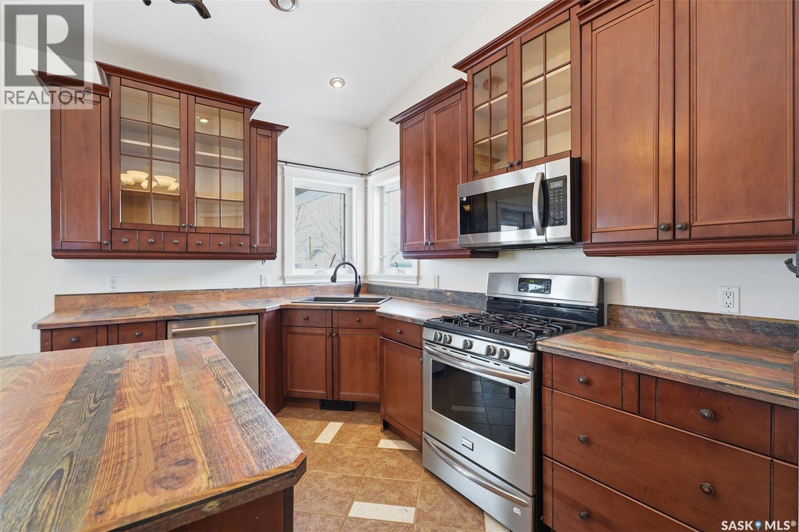 540 ENS CRESCENT - 10