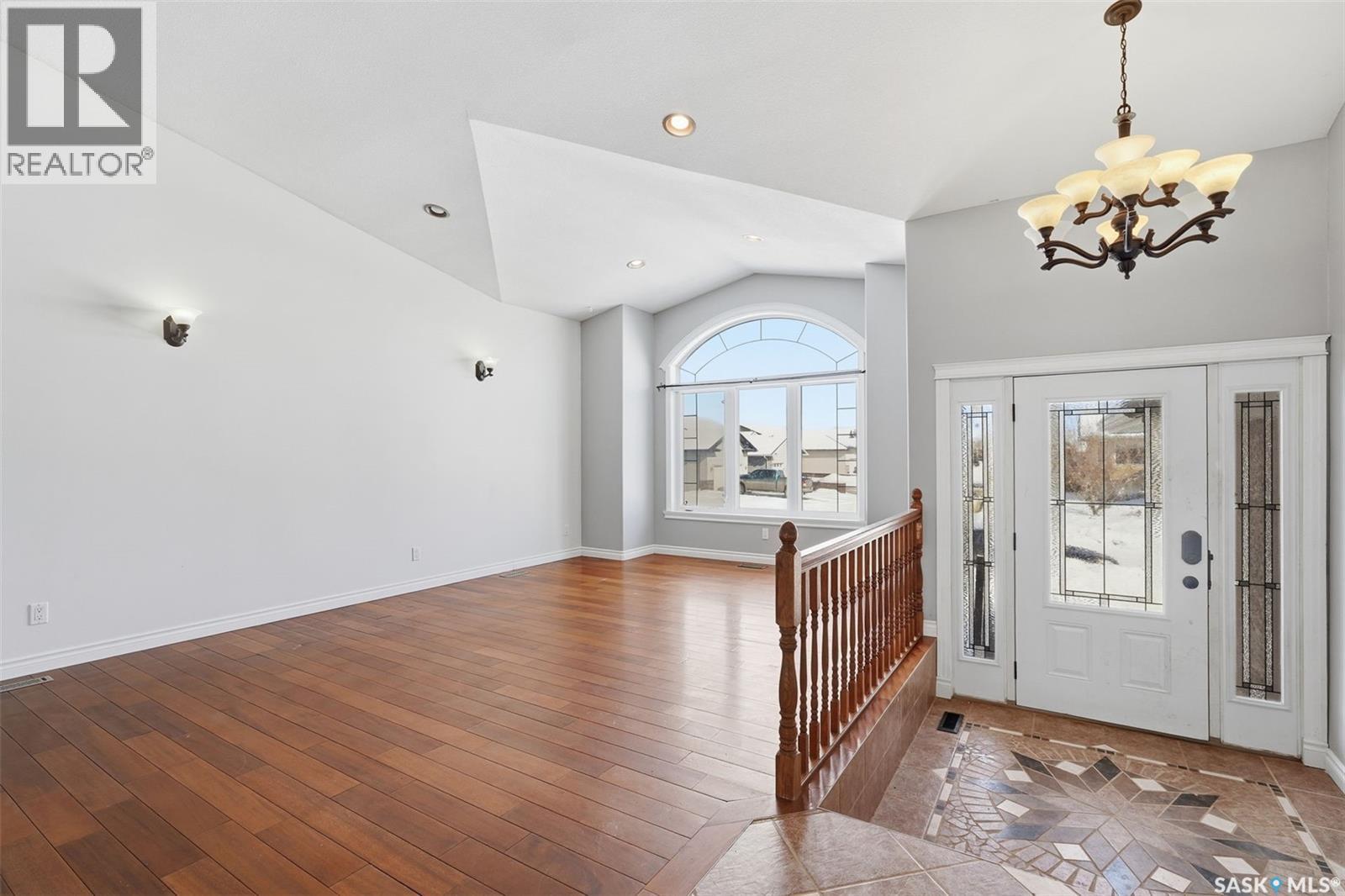 540 ENS CRESCENT - Image 2