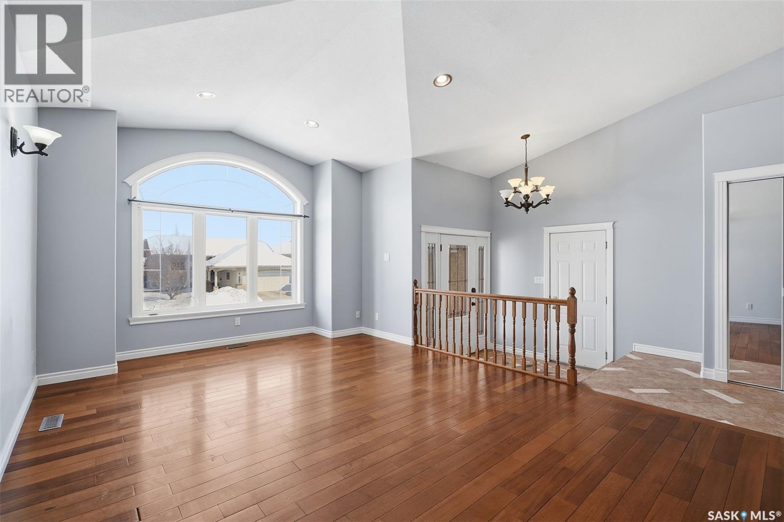 540 ENS CRESCENT - Image 3