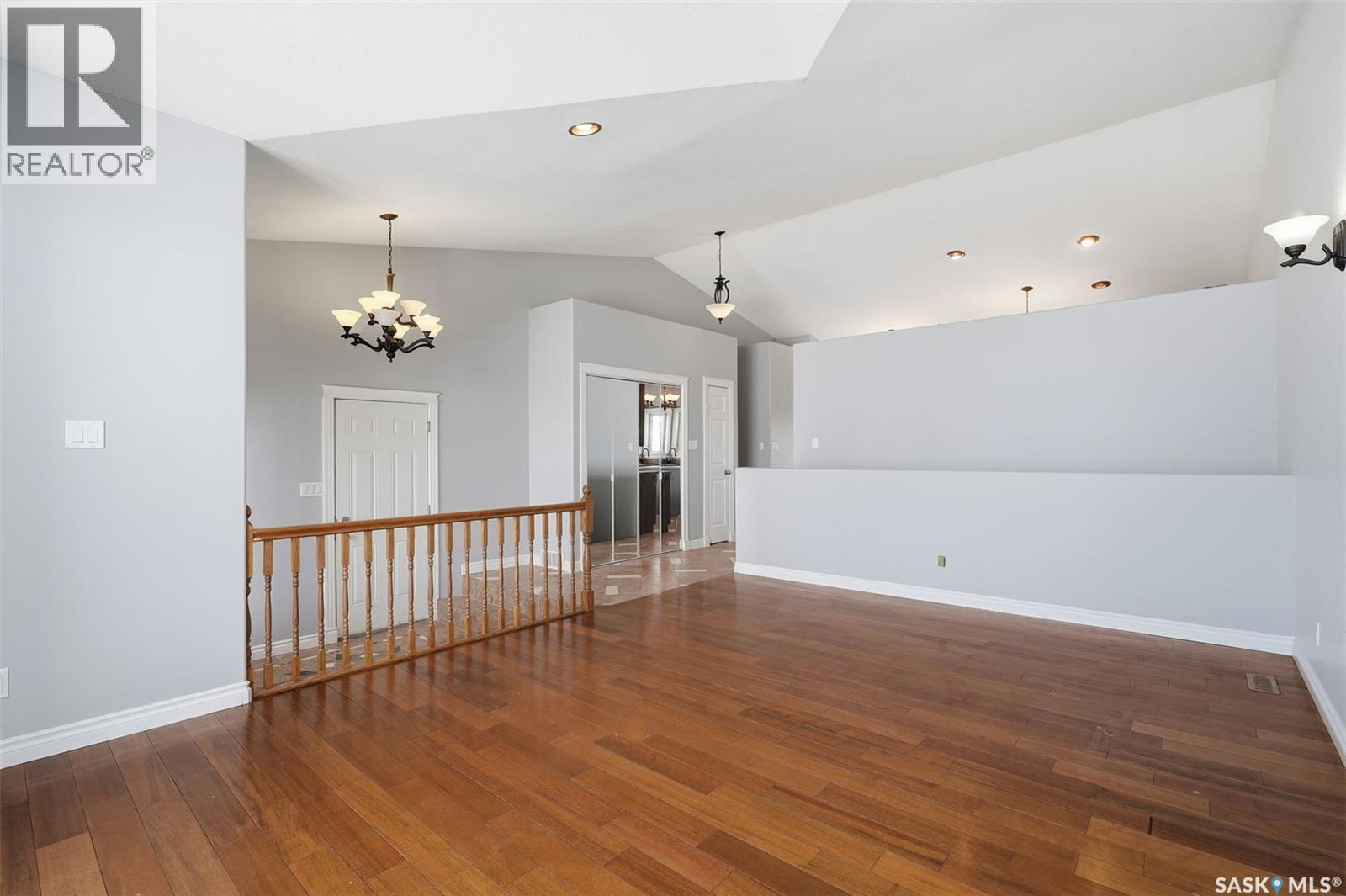 540 ENS CRESCENT - 4