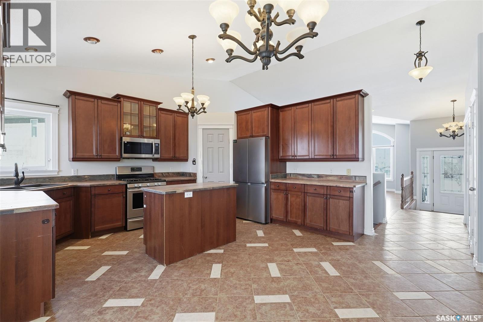 540 ENS CRESCENT - 7