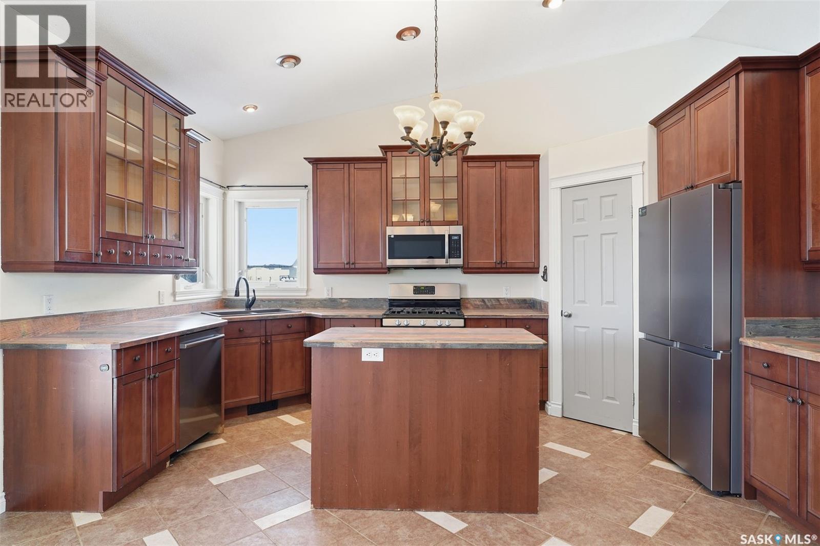 540 ENS CRESCENT - 8