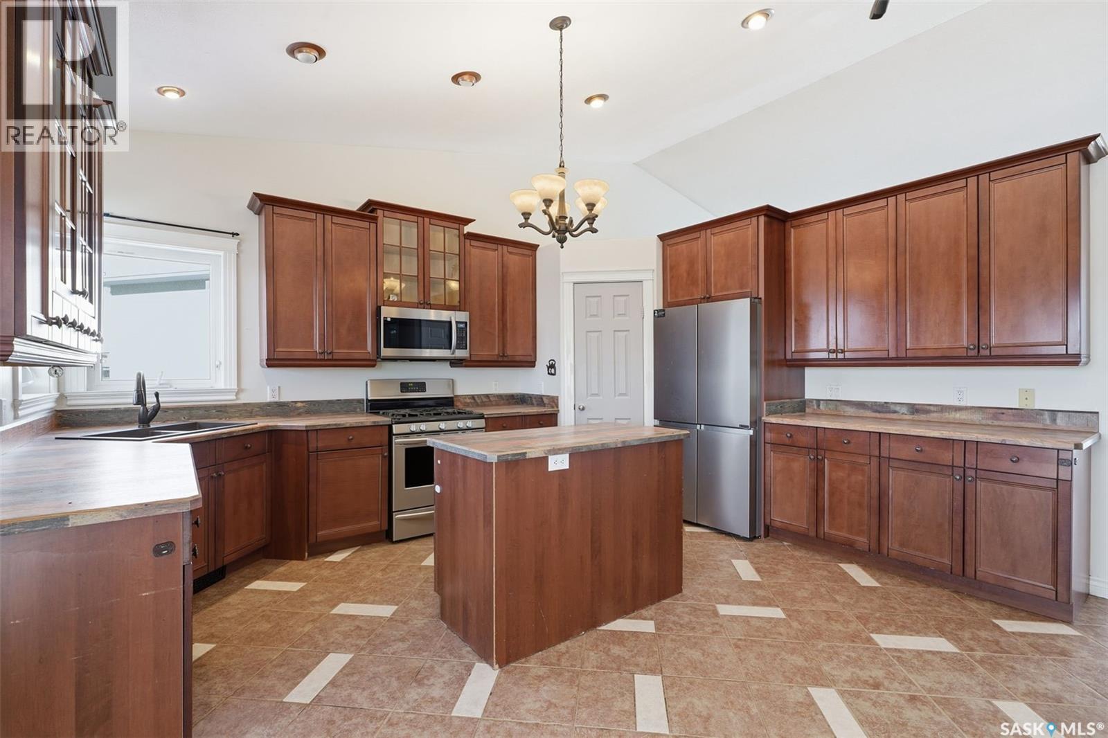 540 ENS CRESCENT - 9