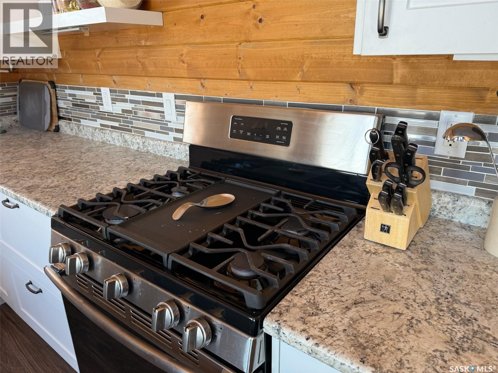 CABIN IN REYNOLDS BAY, NEMEIBEN LAKE - 10