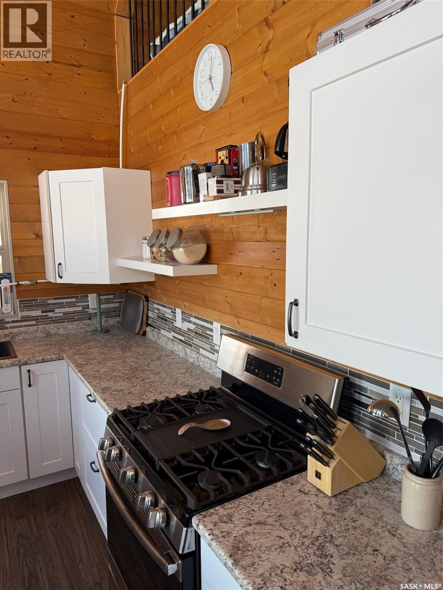 CABIN IN REYNOLDS BAY, NEMEIBEN LAKE - 11