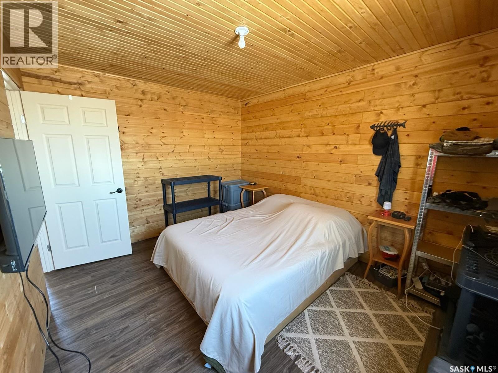 CABIN IN REYNOLDS BAY, NEMEIBEN LAKE - 13