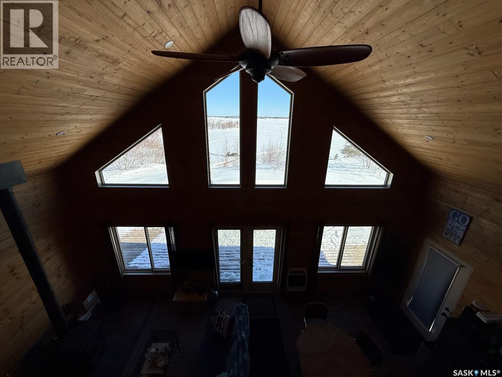 CABIN IN REYNOLDS BAY, NEMEIBEN LAKE - 16