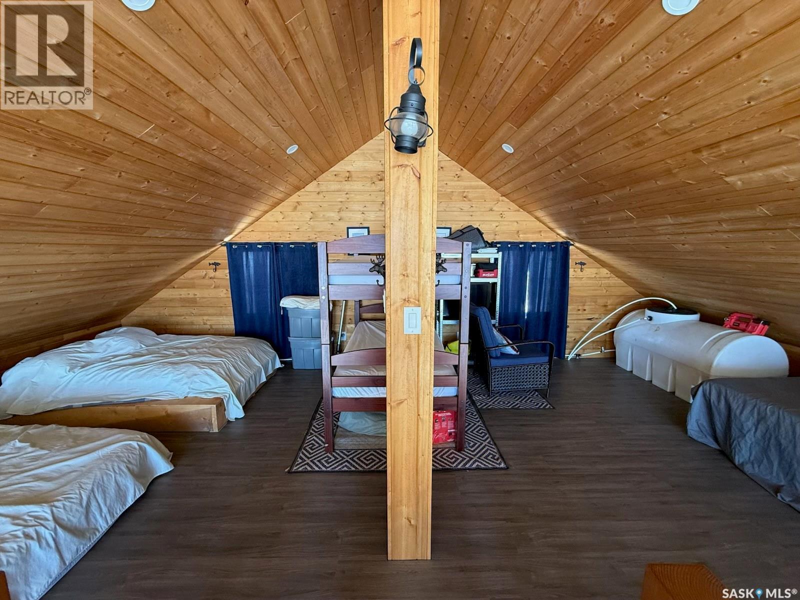 CABIN IN REYNOLDS BAY, NEMEIBEN LAKE - 17