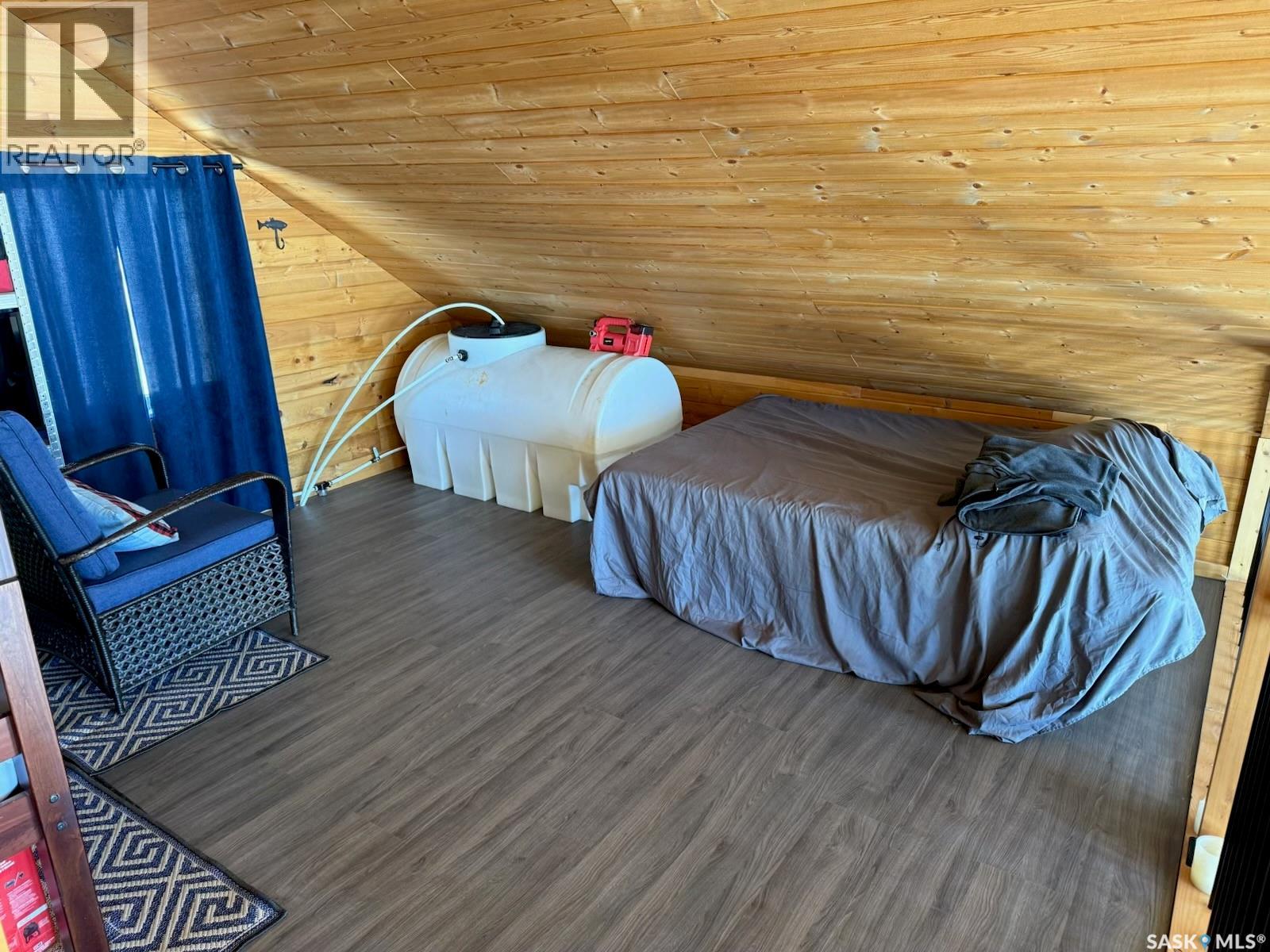 CABIN IN REYNOLDS BAY, NEMEIBEN LAKE - 19