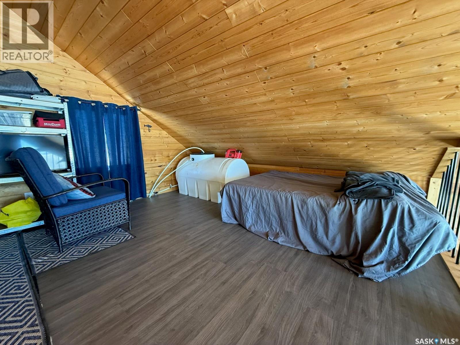 CABIN IN REYNOLDS BAY, NEMEIBEN LAKE - 21