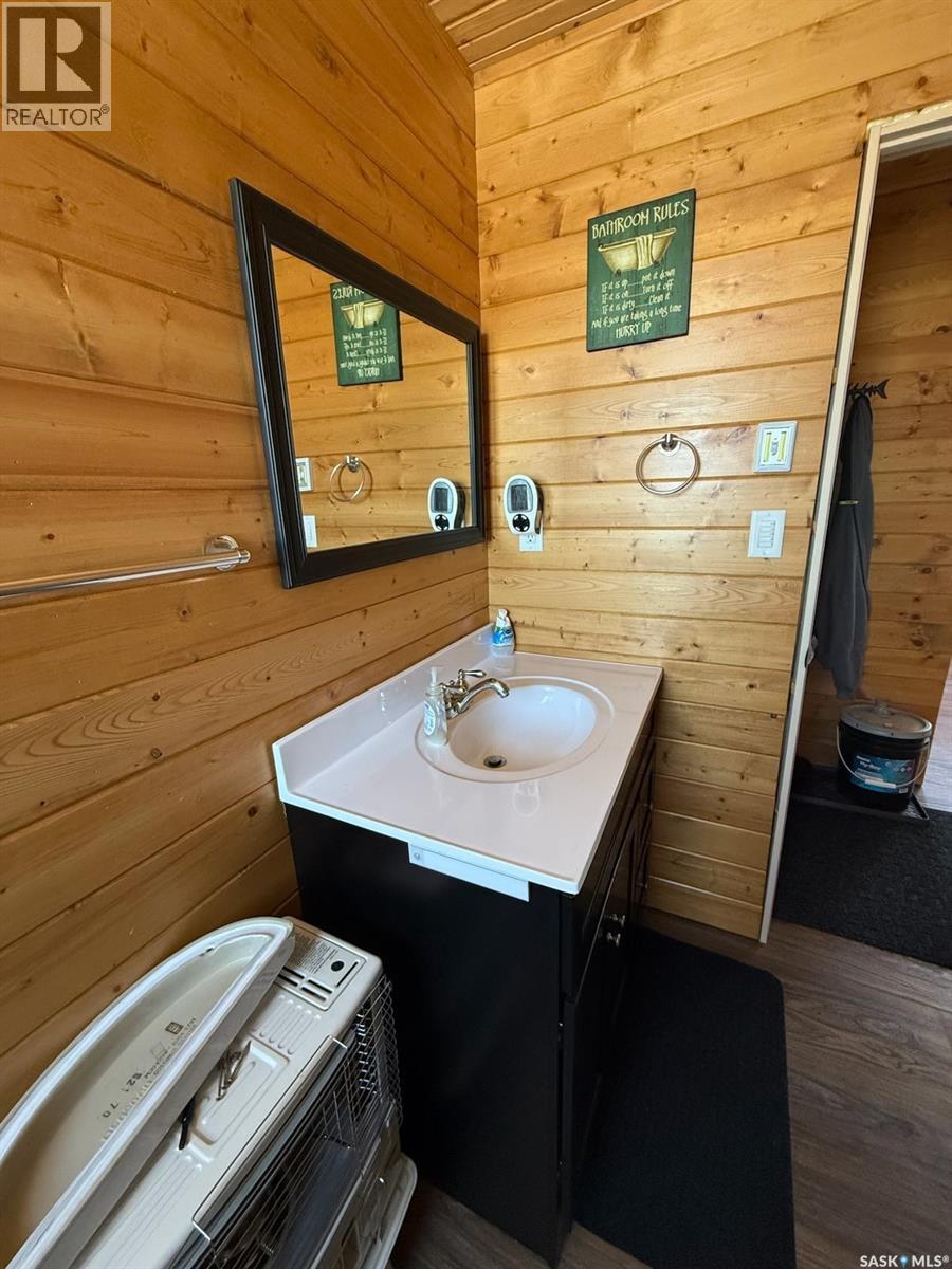 CABIN IN REYNOLDS BAY, NEMEIBEN LAKE - 26